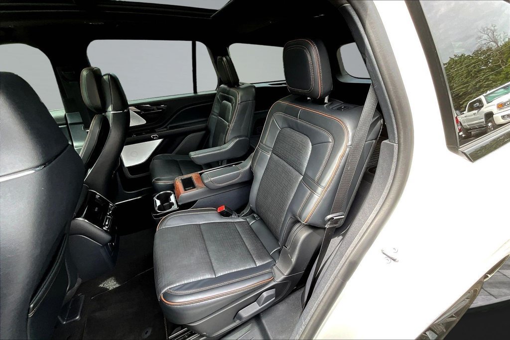 Used 2025 Lincoln Aviator Black Label w/ Jet Appearance Package AWD/4WD image 22