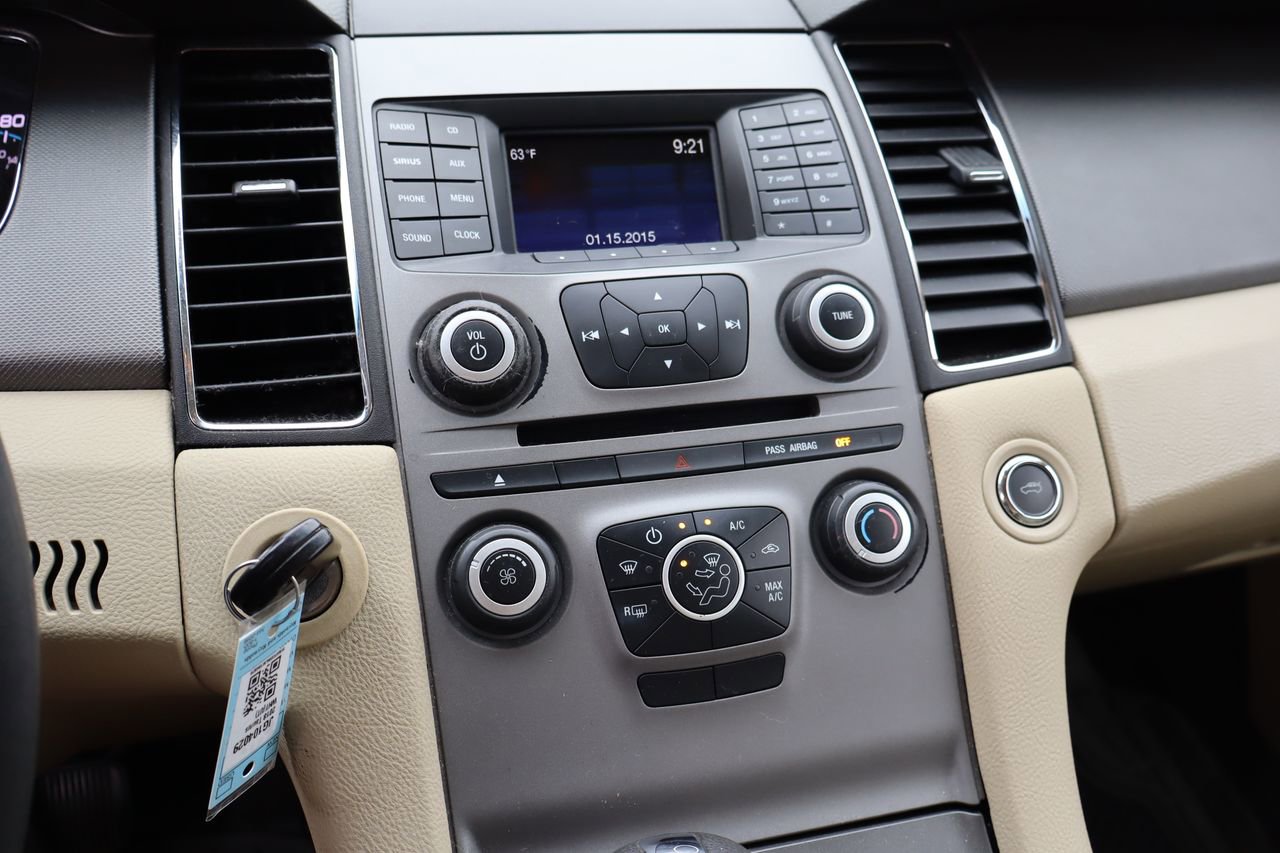Used 2018 Ford Taurus SE FWD image 6