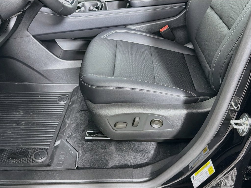 New 2026 Chevrolet Traverse LT w/ Midnight/Sport Edition AWD/4WD image 19