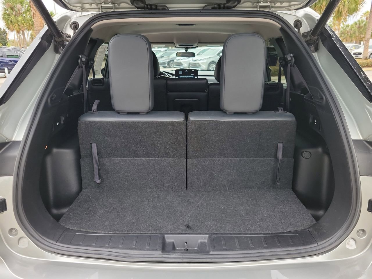 Used 2024 Mitsubishi Outlander SE image 8