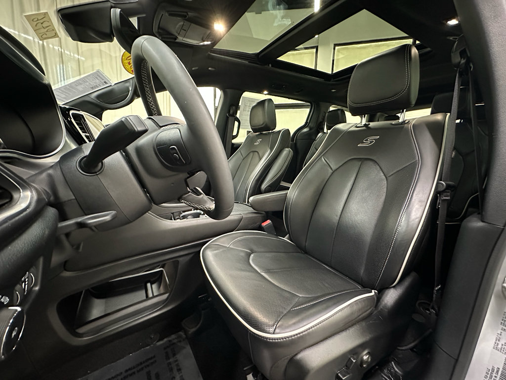 Used 2026 Chrysler Pacifica Limited w/ S Appearance Package FWD image 27