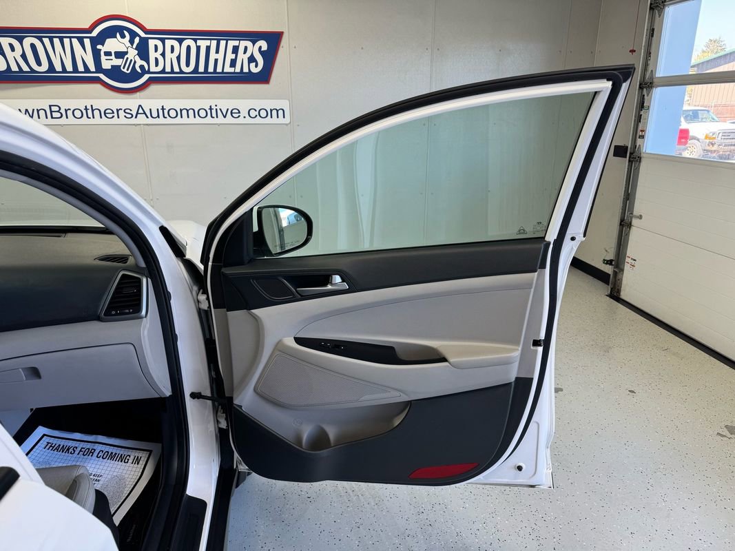 Used 2017 Hyundai Tucson Eco w/ Cargo Package AWD/4WD image 23