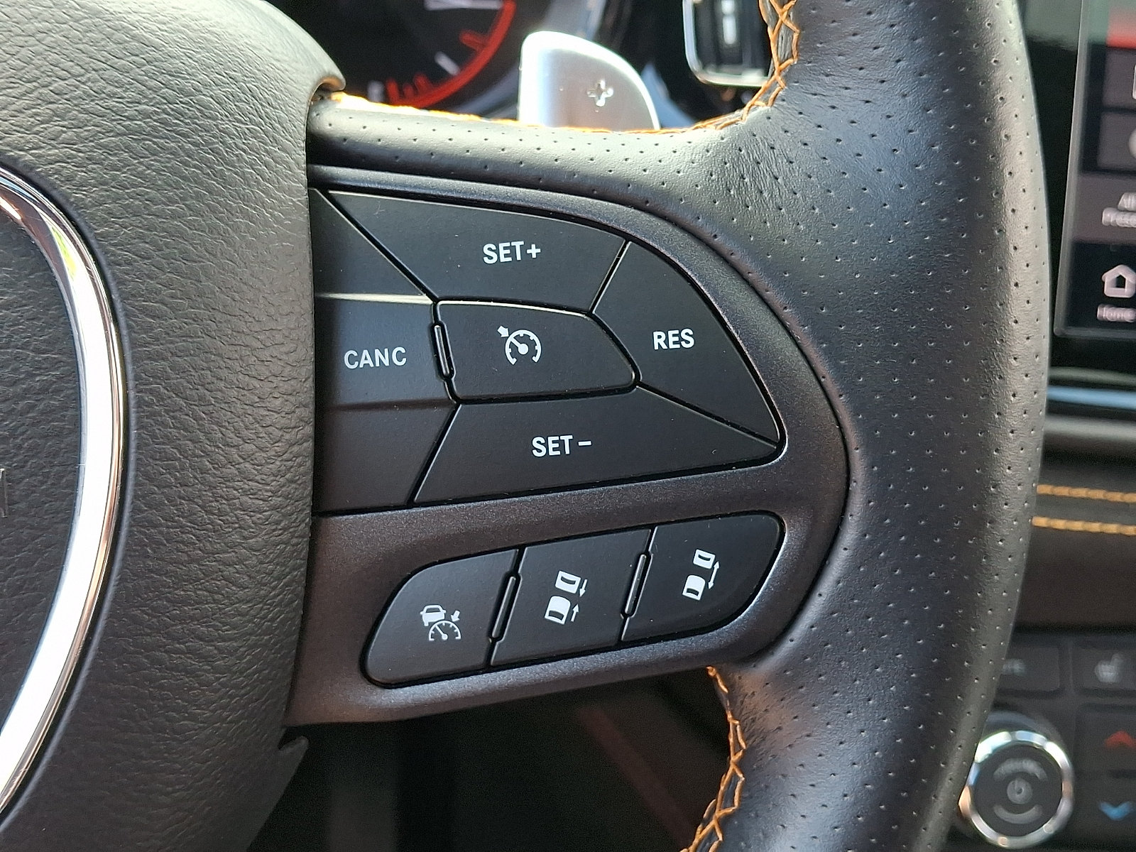 Used 2023 Dodge Durango R/T w/ Hemi Orange Plus Package AWD/4WD image 30