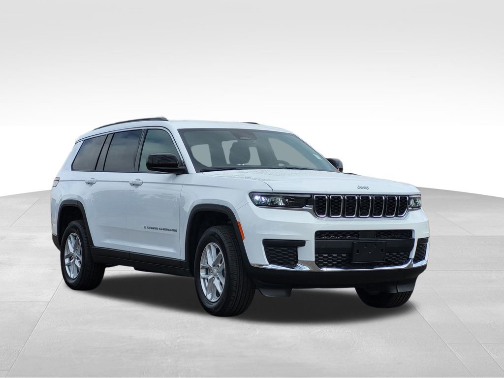 New 2026 Jeep Grand Cherokee L Laredo image 3