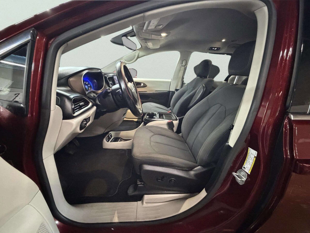 Used 2019 Chrysler Pacifica Touring Plus FWD image 15