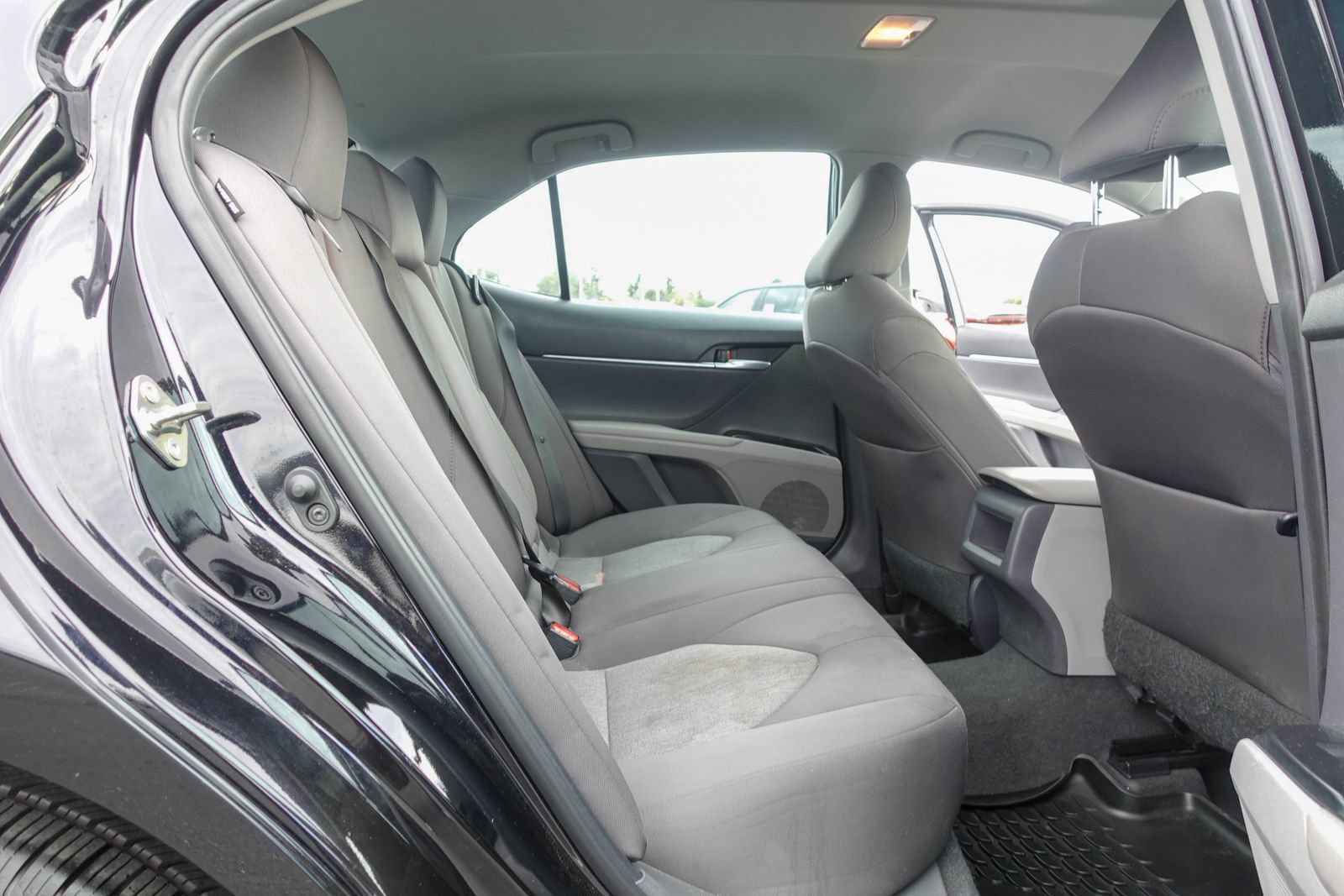 Used 2019 Toyota Camry LE FWD image 14