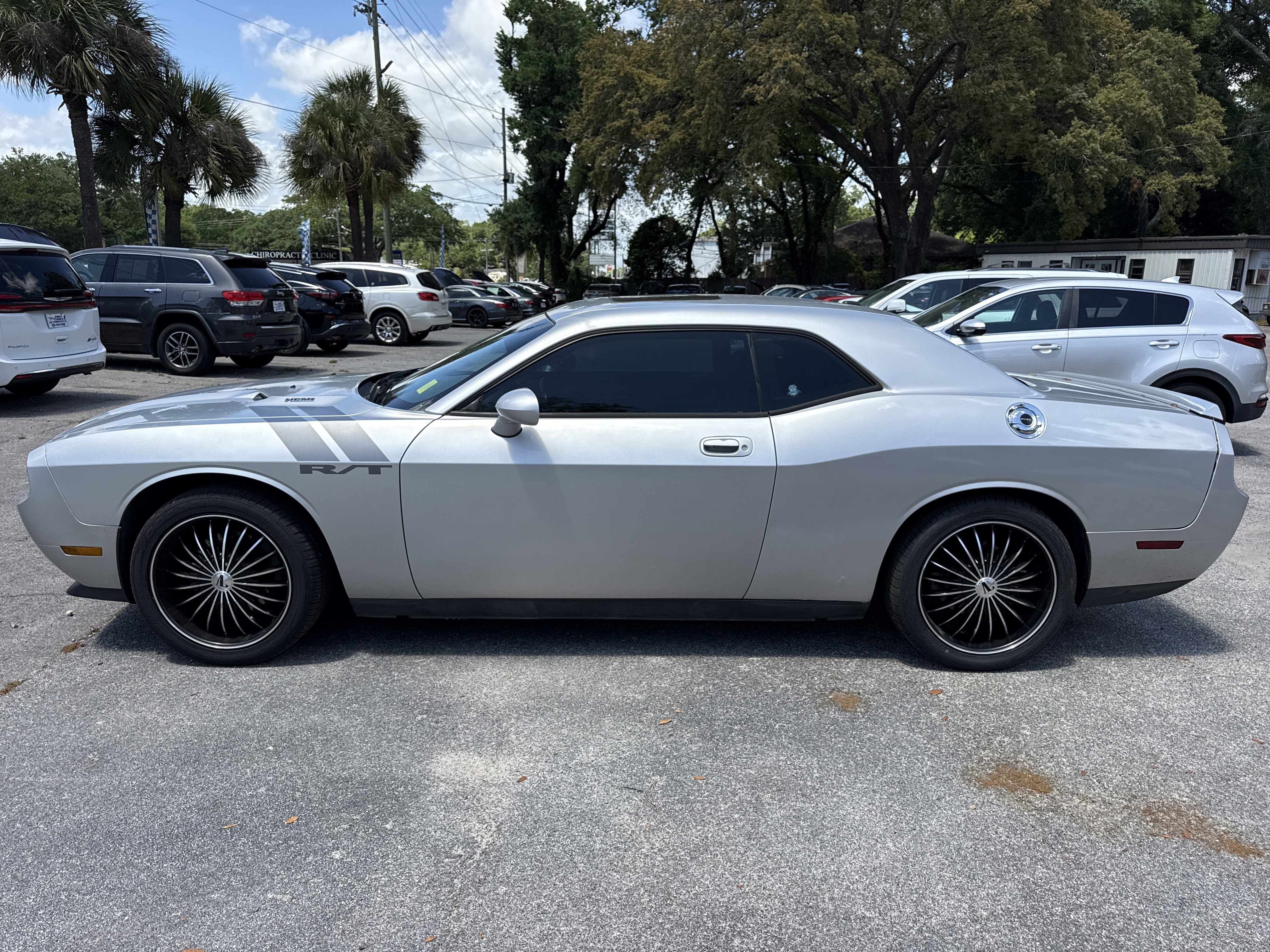 Used 2010 Dodge Challenger R/T RWD image 2