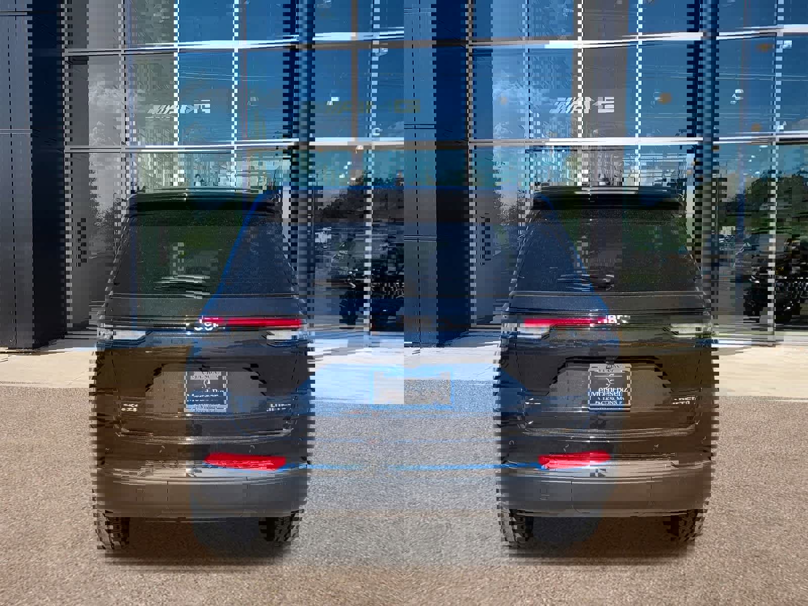 Used 2024 Jeep Grand Cherokee Limited image 4