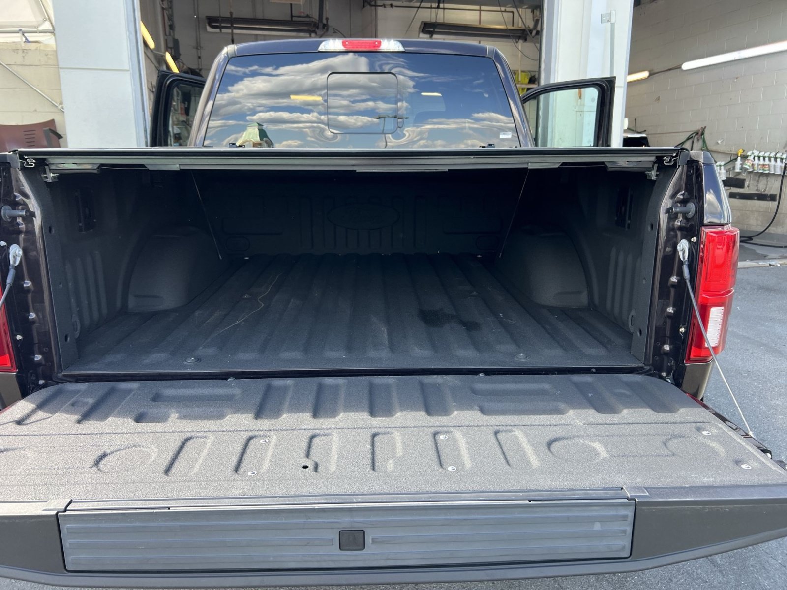 Certified 2018 Ford F150 Lariat w/ Equipment Group 502A Luxury AWD/4WD image 35