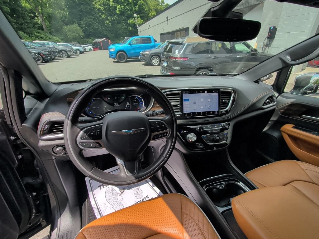 Used 2021 Chrysler Pacifica Pinnacle FWD image 12