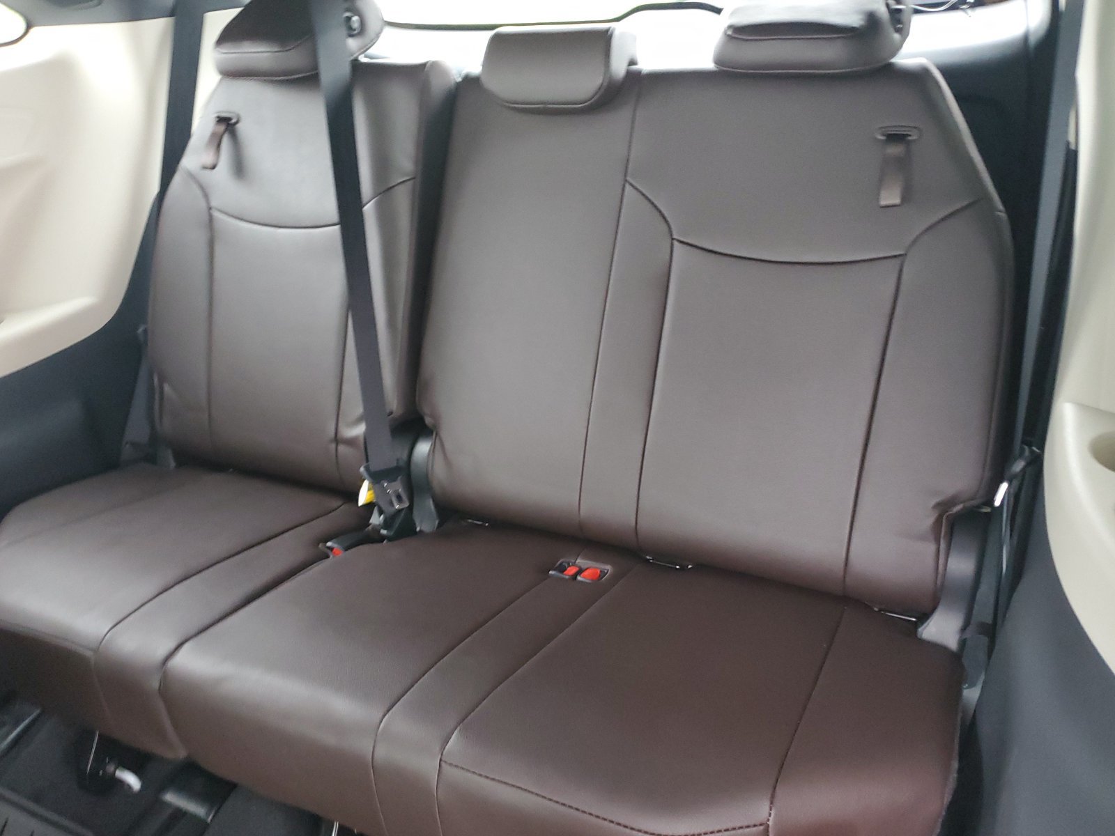 Used 2022 Toyota Sienna Platinum AWD/4WD image 13