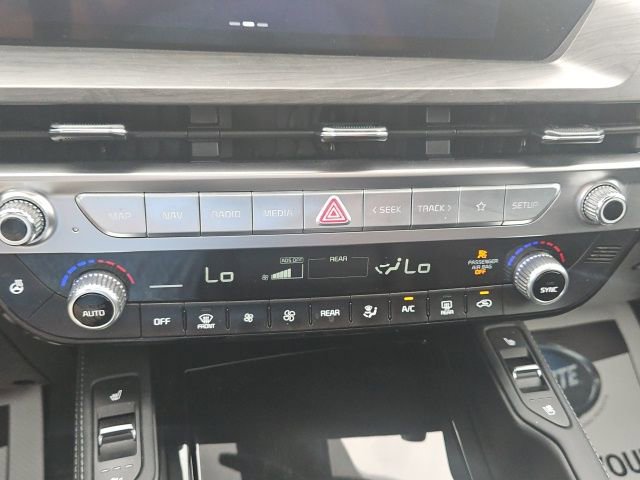 Used 2025 Kia Telluride AWD image 32