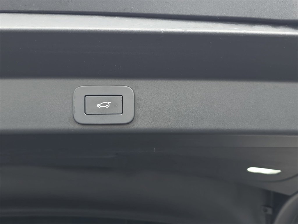 Used 2025 Land Rover Range Rover Sport SE image 16