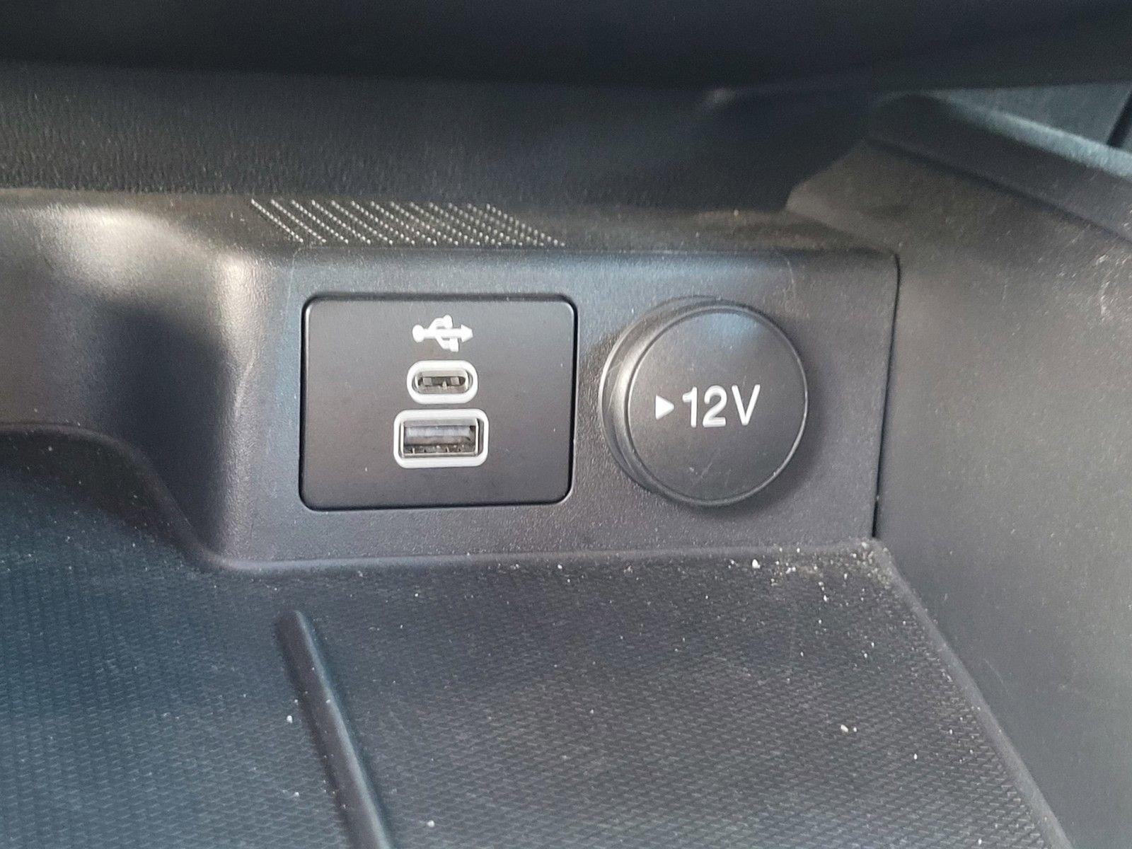 Used 2025 Ford Escape ST-Line image 19