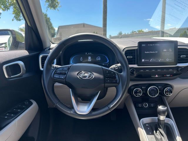Used 2024 Hyundai Venue SEL FWD image 18