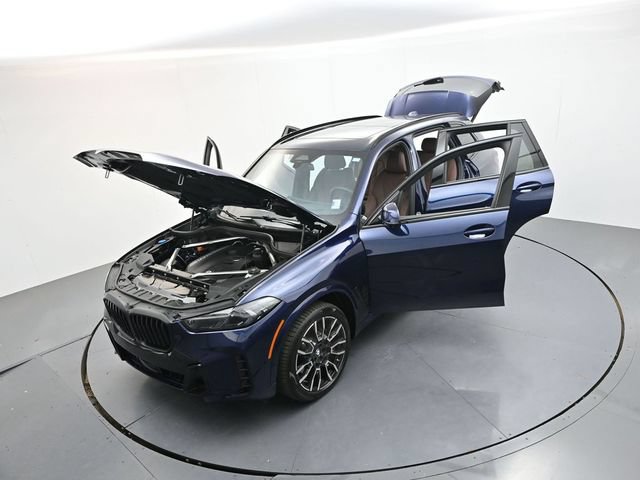 Used 2025 BMW X5 xDrive40i w/ M Sport Package AWD/4WD image 55