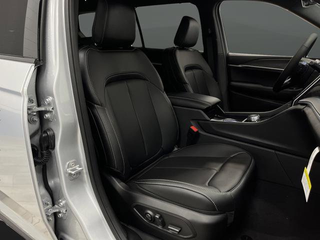 New 2025 Jeep Grand Cherokee L Limited w/ Luxury Tech Group II image 31