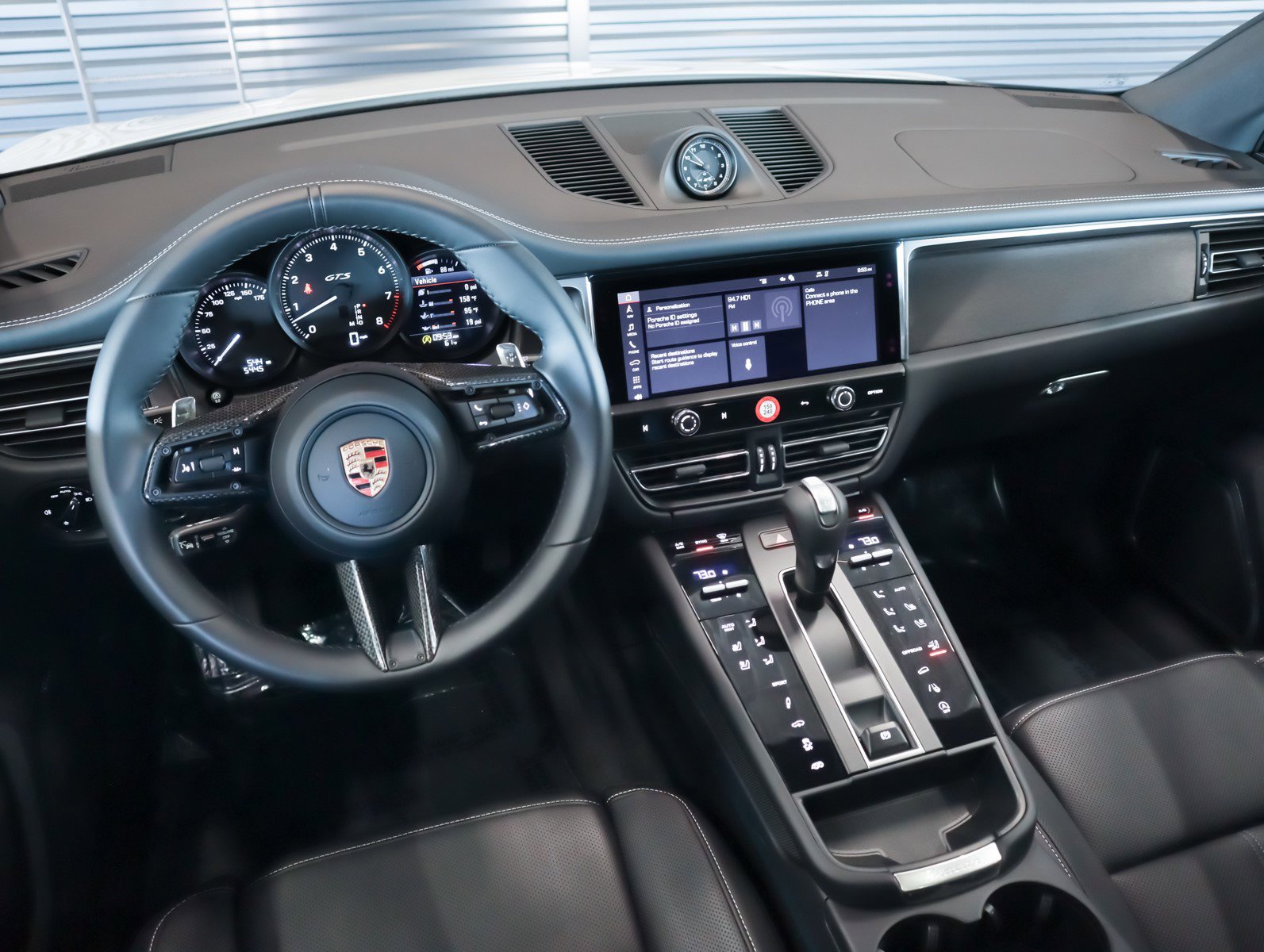 Used 2025 Porsche Macan GTS image 18