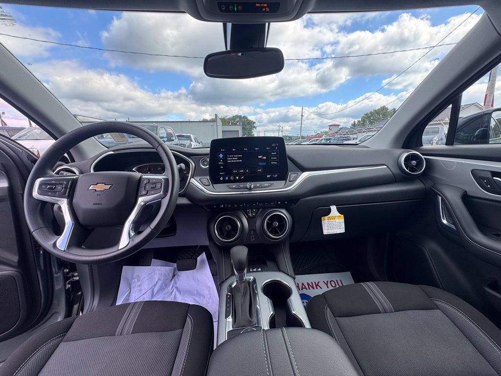 Used 2023 Chevrolet Blazer LT w/ Convenience Package FWD image 17