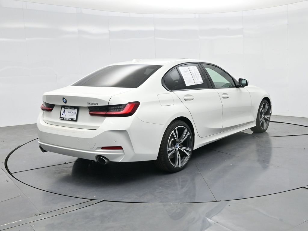 Used 2023 BMW 330i Sedan w/ Driving Assistance Package image 25