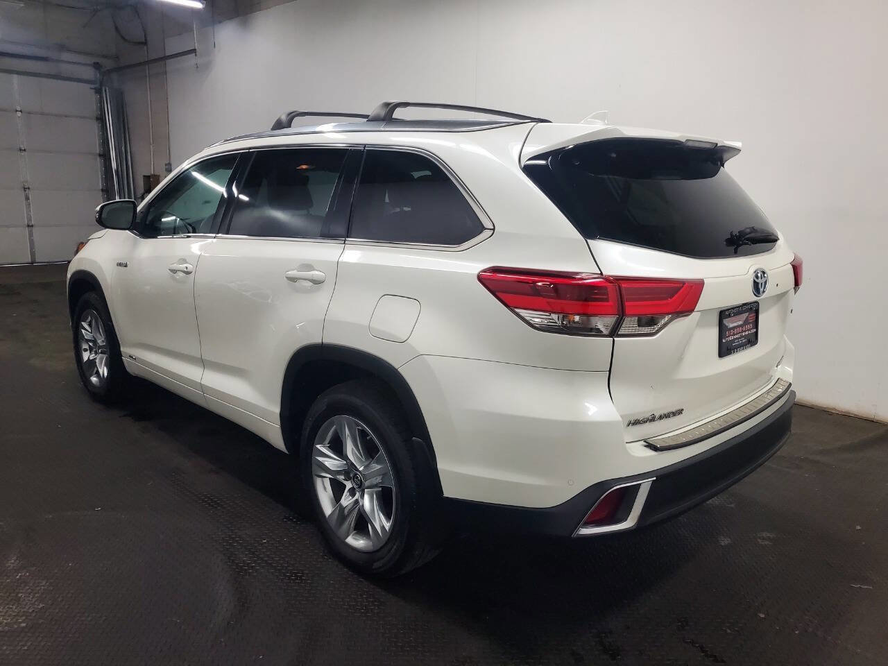 Used 2019 Toyota Highlander AWD Hybrid image 5
