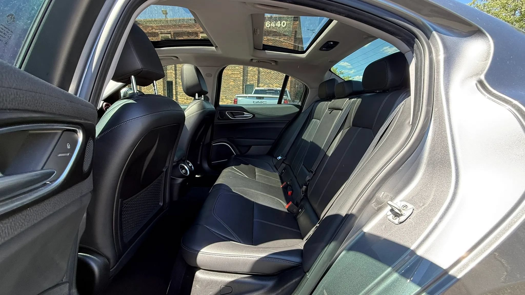 Used 2018 Alfa Romeo Giulia AWD image 29