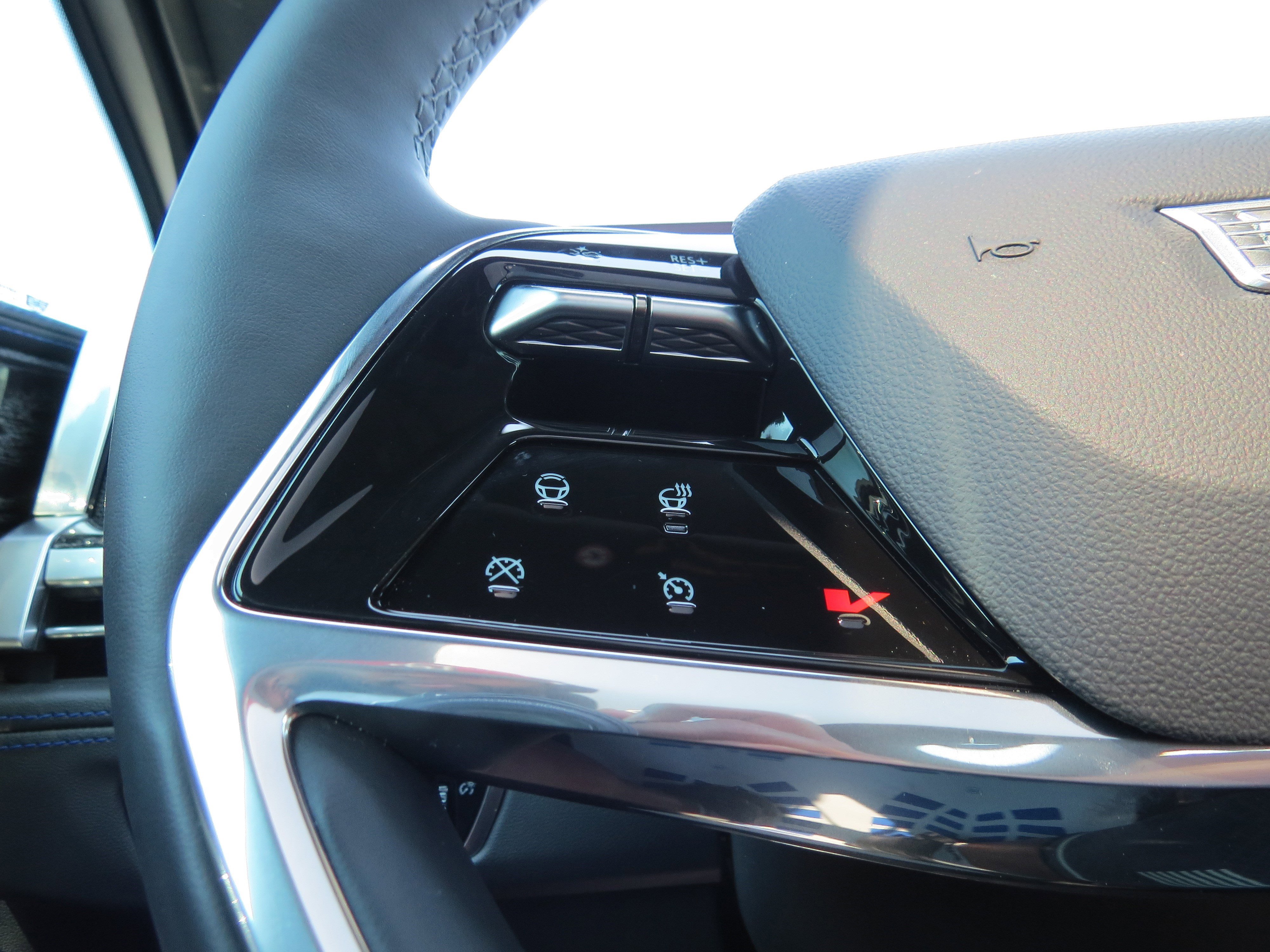 New 2025 Cadillac Escalade IQ Sport 1 w/ LPO, ONYX Package image 23