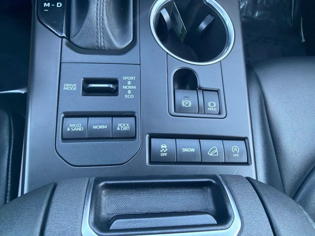 Used 2021 Toyota Highlander XLE AWD/4WD image 31