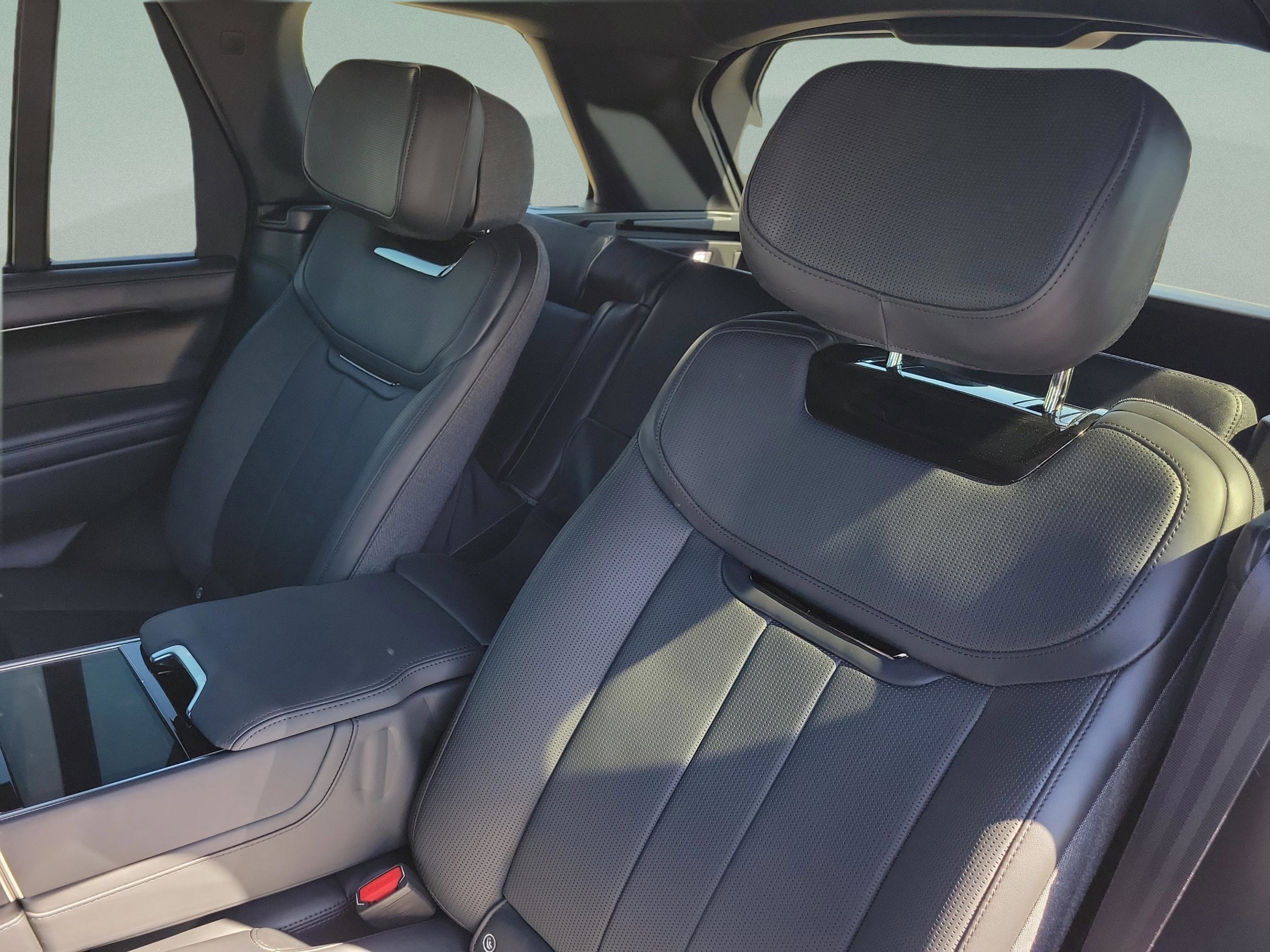 Used 2023 Land Rover Range Rover SV image 13