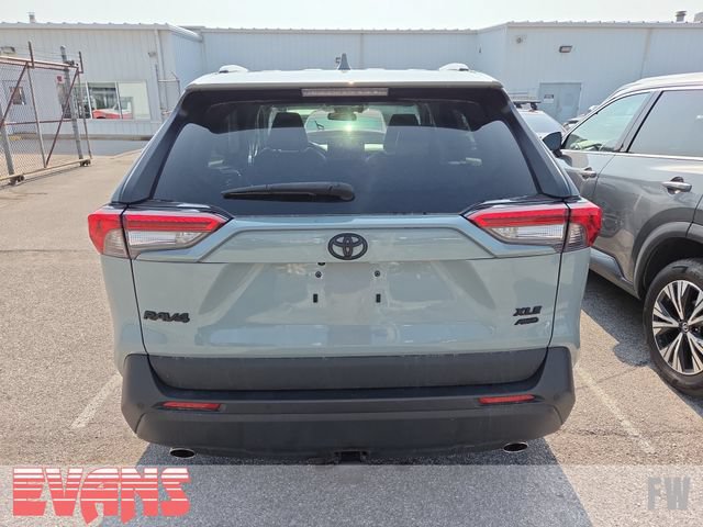 Used 2023 Toyota RAV4 XLE Premium AWD/4WD image 4