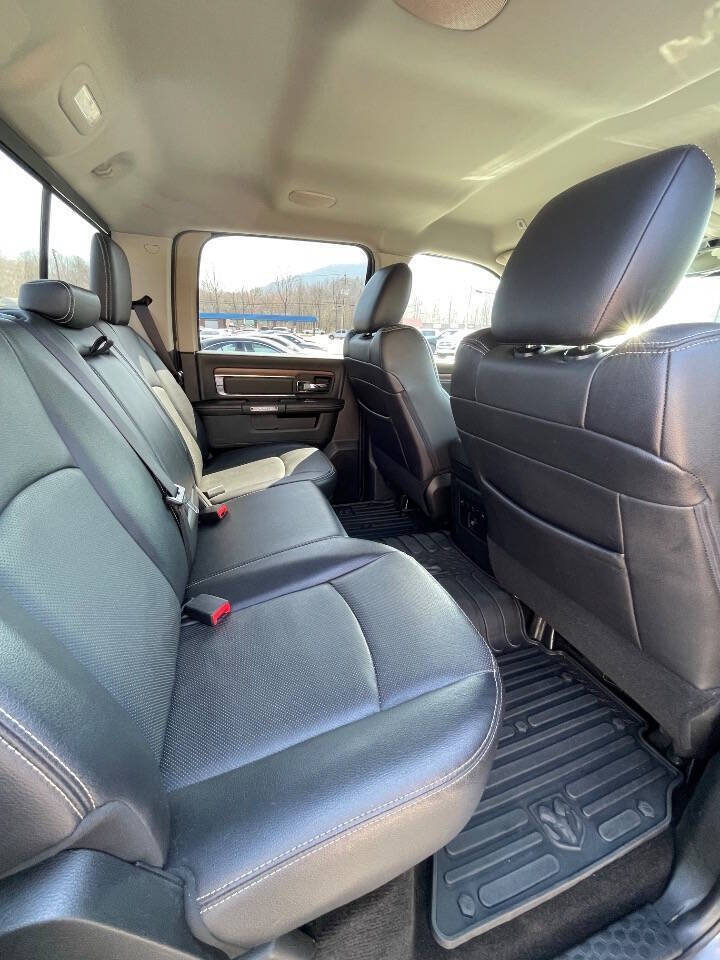 Used 2017 RAM 1500 Laramie w/ Convenience Group AWD/4WD image 19