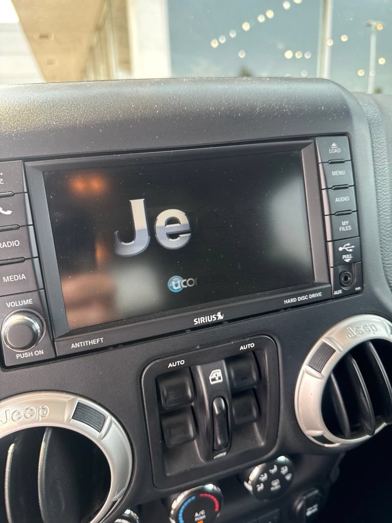 Used 2017 Jeep Wrangler Unlimited Sahara w/ Connectivity Group AWD/4WD image 15