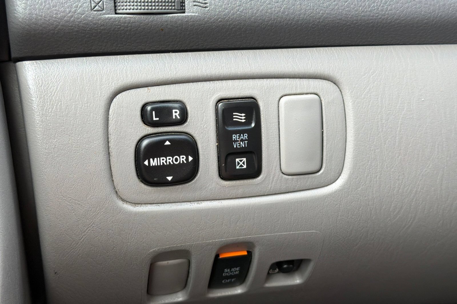 Used 2008 Toyota Sienna LE FWD image 41