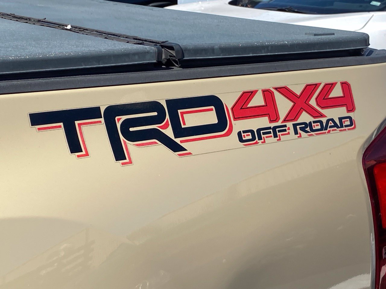 Used 2016 Toyota Tacoma TRD Off-Road w/ Premium & Technology Package AWD/4WD image 6