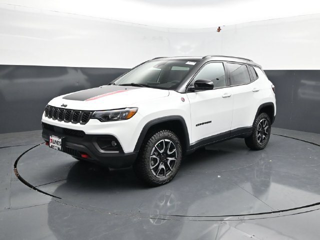 New 2026 Jeep Compass Trailhawk w/ Sun, Sound & Navigation Group AWD/4WD image 4