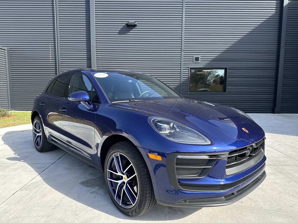 Certified 2025 Porsche Macan image 9