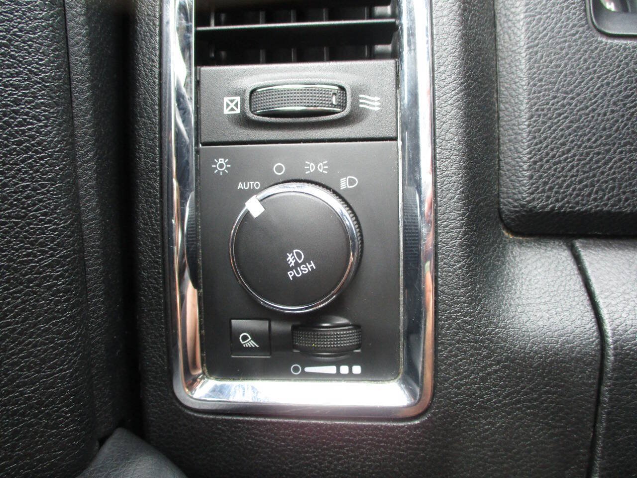 Used 2014 RAM 2500 Laramie AWD/4WD image 20