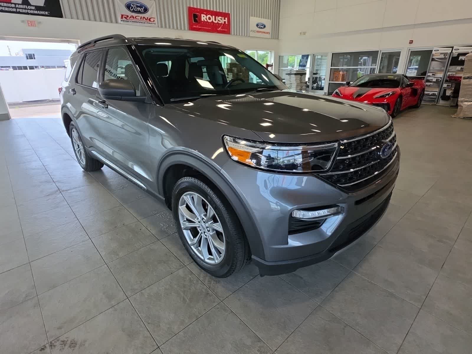 Used 2023 Ford Explorer XLT w/ Equipment Group 202A AWD/4WD image 5