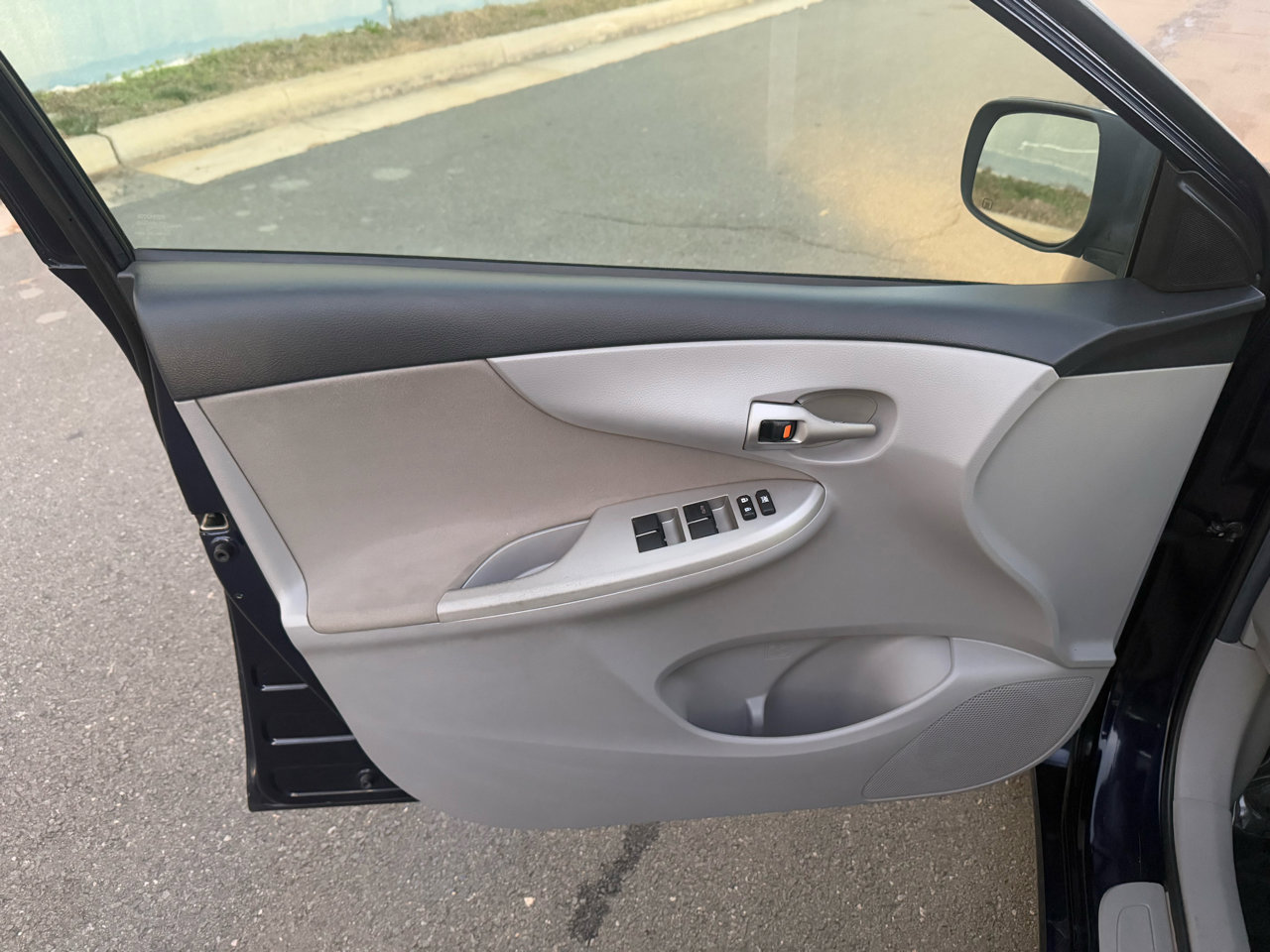 Used 2013 Toyota Corolla LE Special Edition image 12