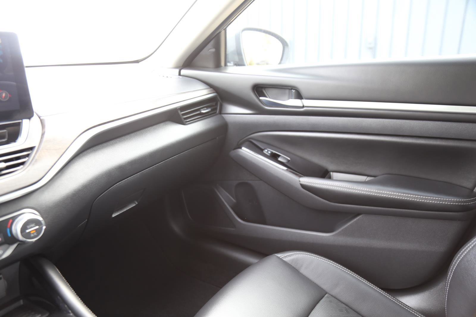 Used 2025 Nissan Altima 2.5 SL FWD image 17