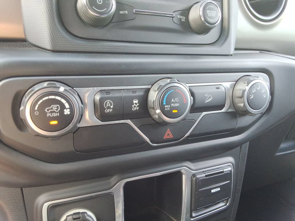 Used 2018 Jeep Wrangler Unlimited Sport AWD/4WD image 35