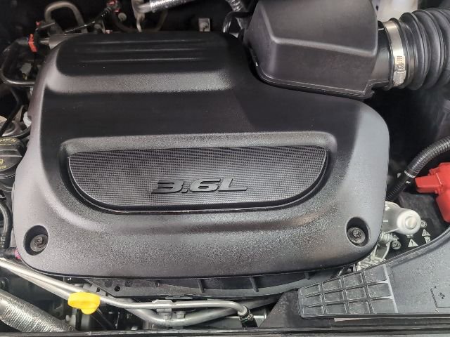 Used 2025 Chrysler Pacifica Select image 29