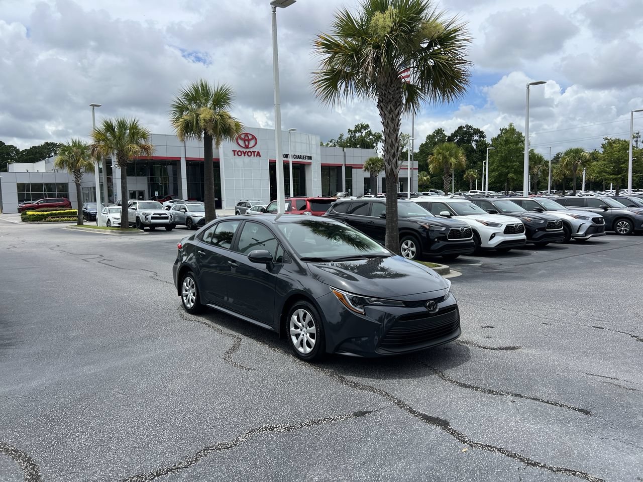 Used 2025 Toyota Corolla LE FWD image 2