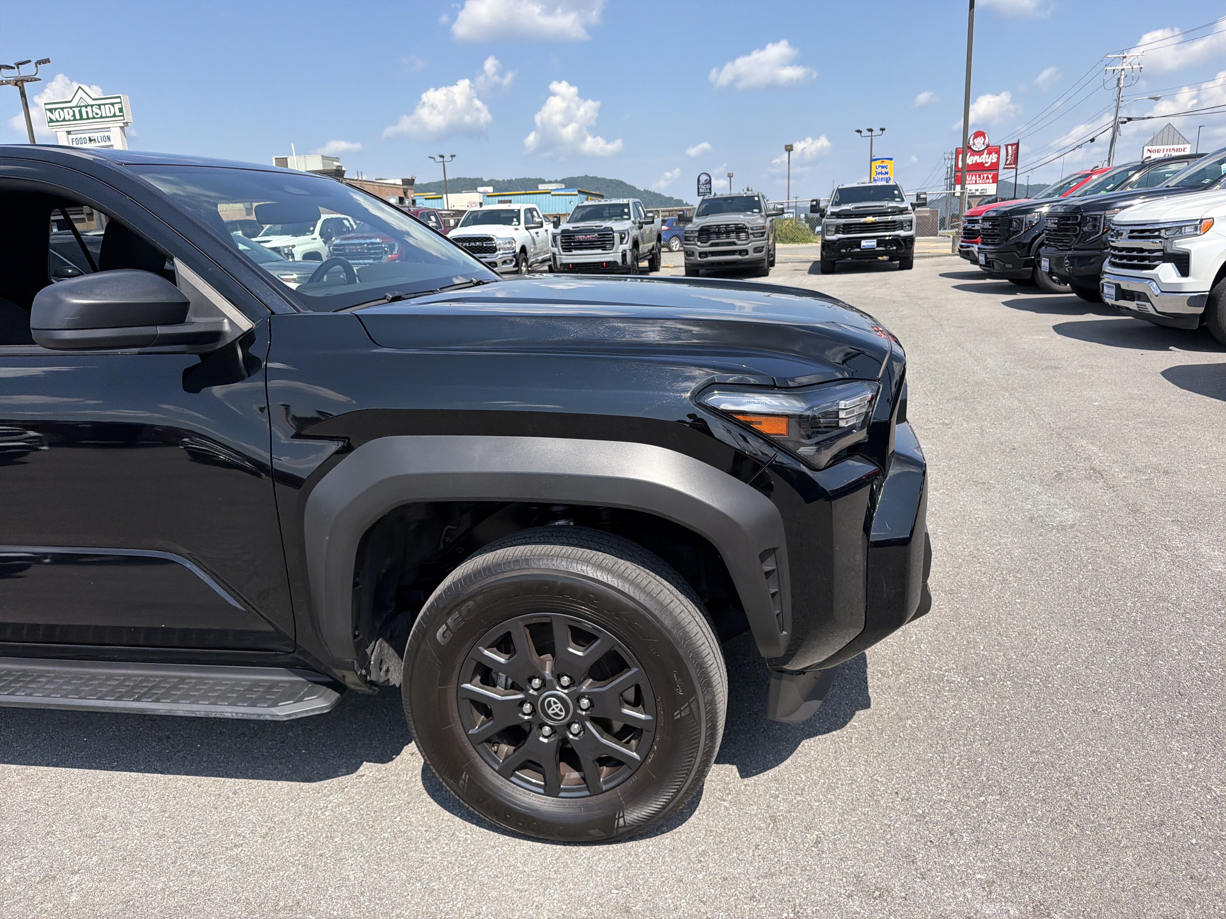 Used 2025 Toyota 4Runner SR5 AWD/4WD image 4