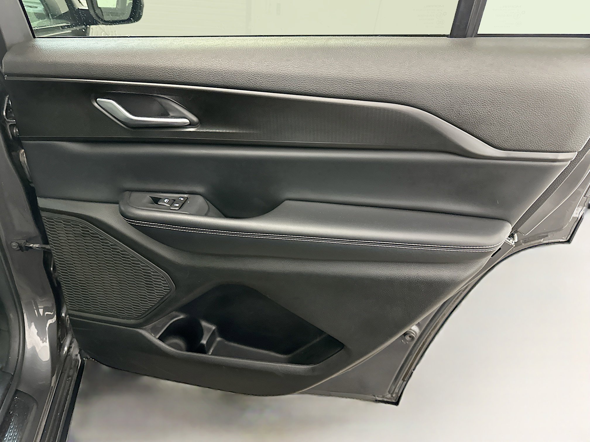 Used 2023 Jeep Grand Cherokee L Laredo image 31