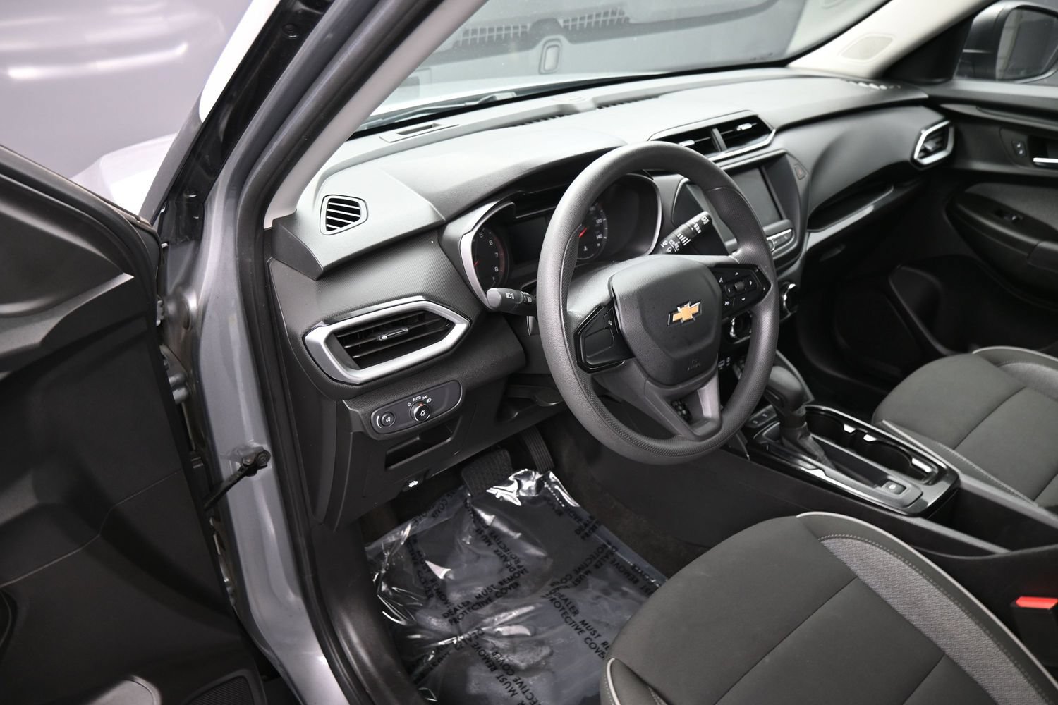 Used 2023 Chevrolet TrailBlazer LS FWD image 12