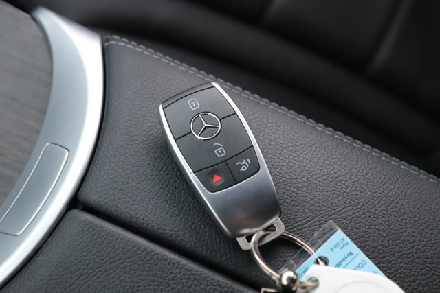 Used 2022 Mercedes-Benz GLC 300 4MATIC image 3