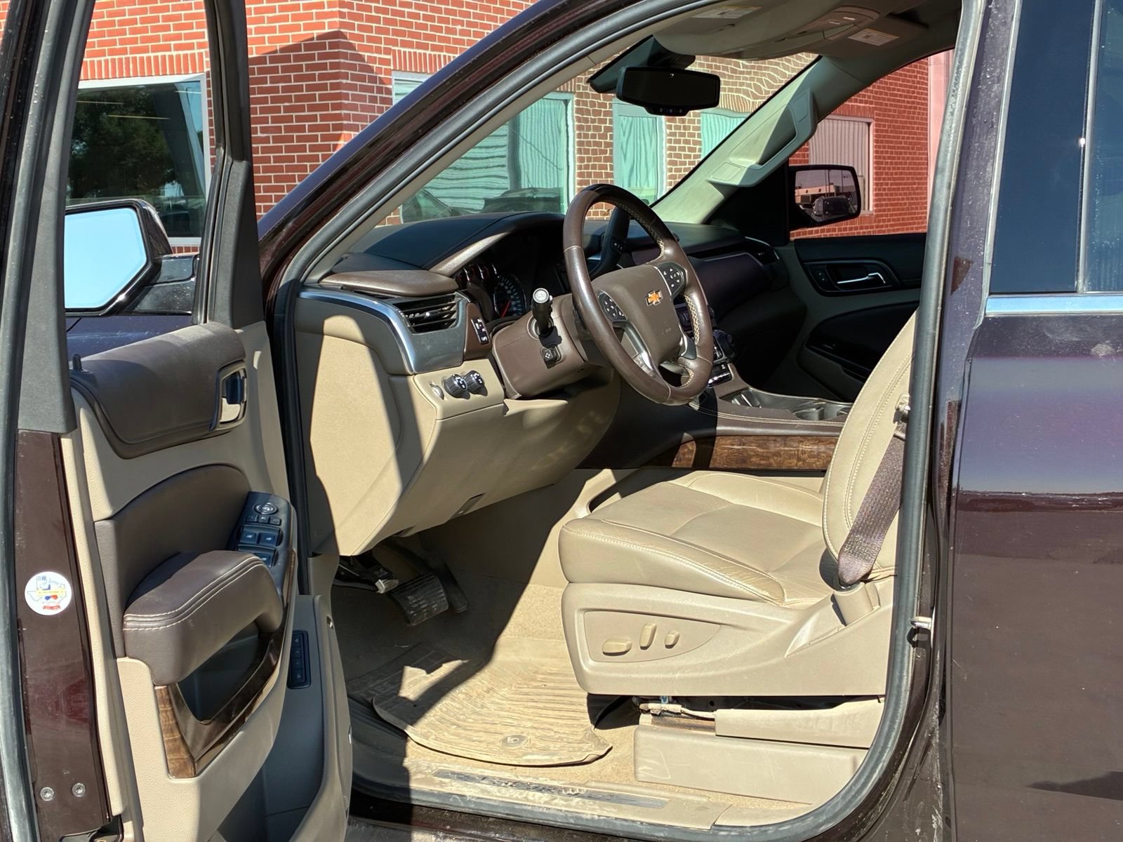 Used 2020 Chevrolet Tahoe LT w/ Luxury Package AWD/4WD image 2