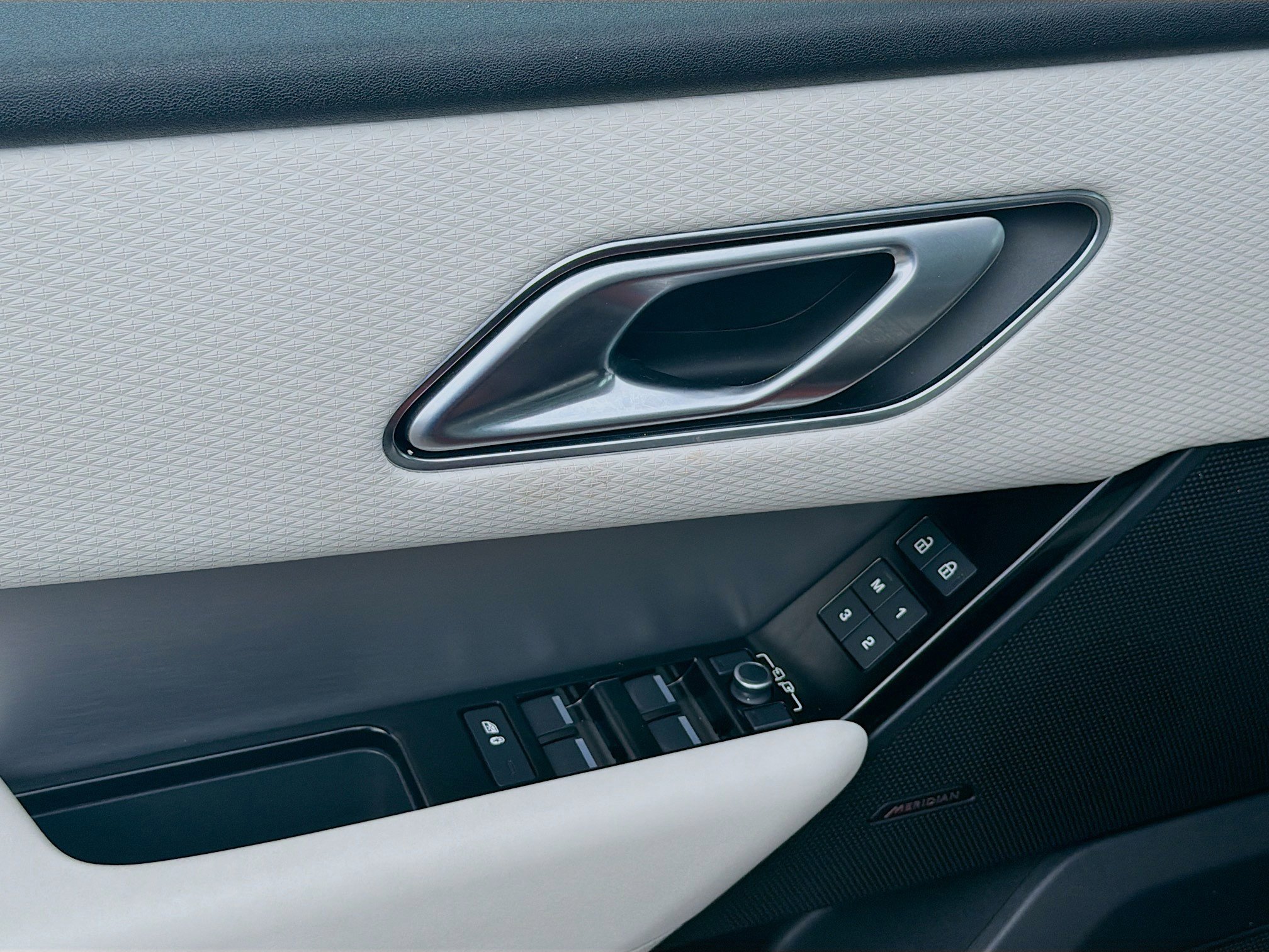 Used 2022 Land Rover Range Rover Velar R-Dynamic S AWD/4WD image 14