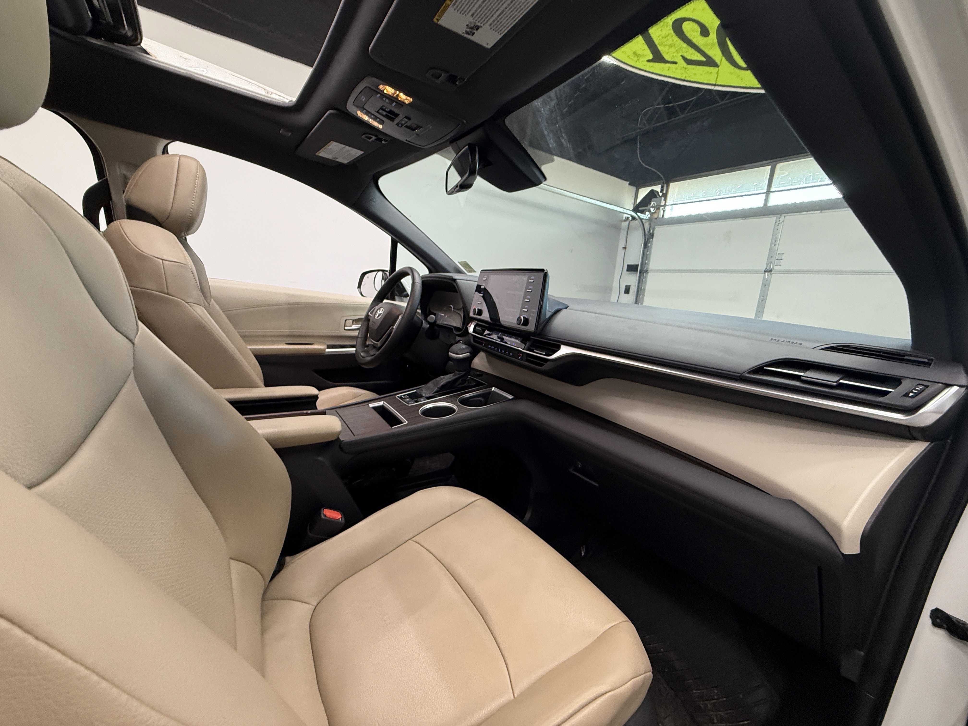 Used 2021 Toyota Sienna XLE image 24